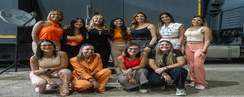 Las mujeres que integraron el staff de producción, narración y comentarios del Juego Naranja