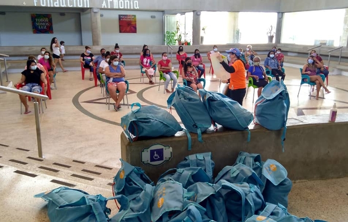 UNFPA envía 1300 kits de dignidad al estado Bolívar que serán entregados a mujeres y adolescentes temporalmente alojadas en los puntos de asistencia social integral (PASI) tras haber retornado al país en medio de la COVID-19