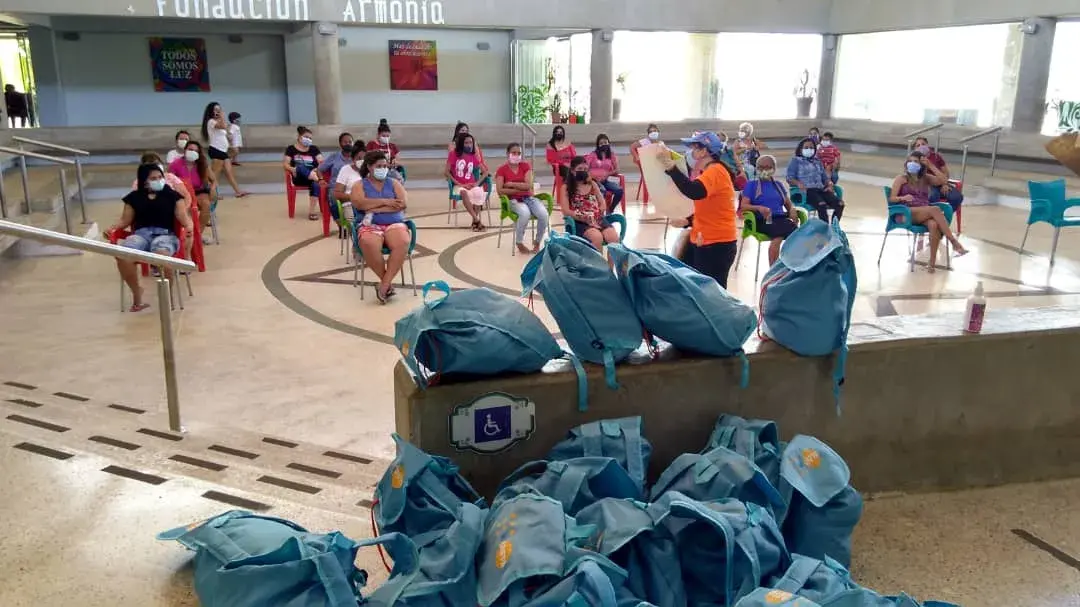 UNFPA envía 1300 kits de dignidad al Estado Bolívar que serán entregados a mujeres y adolescentes temporalmente alojadas en los puntos de asistencia social integral (PASI) tras haber retornado al país en medio de la COVID-19